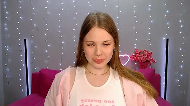 Snapshot of holy_kitty chatting on 6, 3, 2025 holy kitty online show from 6, 3, 2025