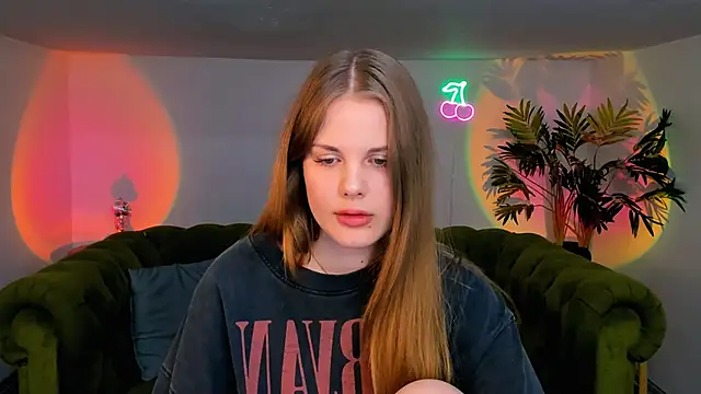 Snapshot of holy_kitty chatting on 8, 9, 2025 holy kitty online show from 8, 9, 2025