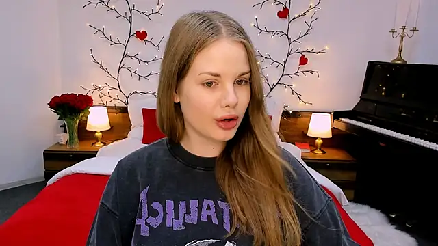 Snapshot of holy_kitty chatting on 12, 9, 2025 holy kitty online show from 12, 9, 2025