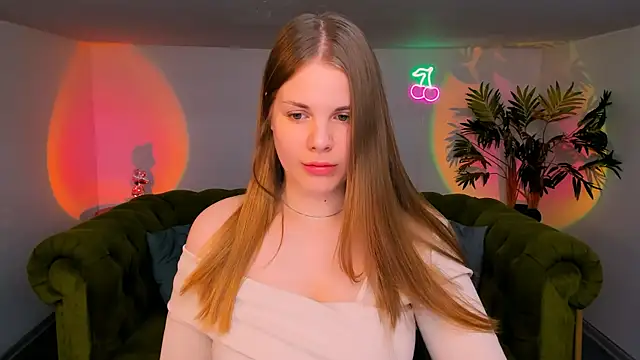 Snapshot of holy_kitty chatting on 8, 10, 2025 holy kitty online show from 8, 10, 2025