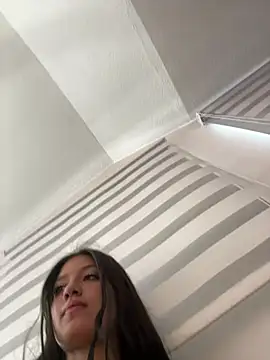 Kyna euphoria online show from 2, 2, 2025