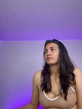 Snapshot of aurora_divine chatting on 24, 4, 2026 aurora divine online show from 24, 4, 2026