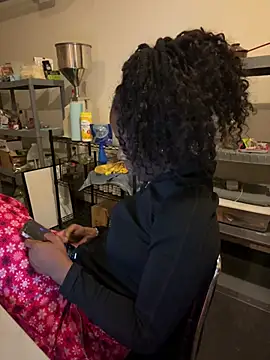 choclatepeaach online show from 13, 1, 2026