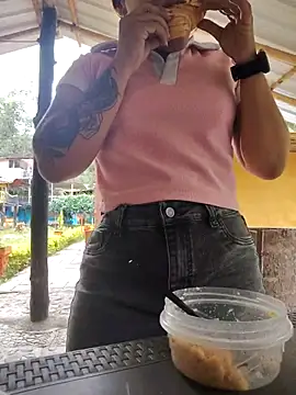 Snapshot of Caro_kitty- chatting on 12, 9, 2025 Caro kitty- online show from 12, 9, 2025