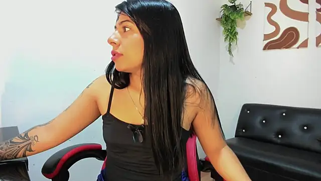 Snapshot of Caro_kitty- chatting on 24, 11, 2025 Caro kitty- online show from 24, 11, 2025