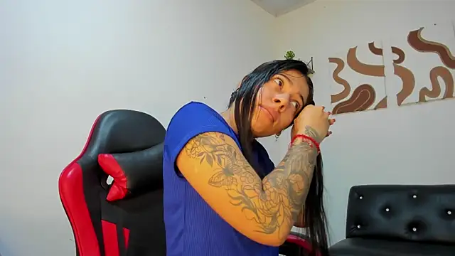 Snapshot of Caro_kitty- chatting on 1, 12, 2025 Caro kitty- online show from 1, 12, 2025