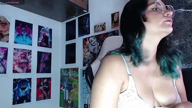 Snapshot of gigiqueen_18 chatting on 4, 6, 2026 gigiqueen 18 online show from 4, 6, 2026