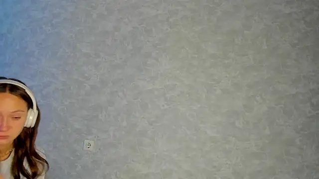Snapshot of EllaSky_xoxo chatting on 7, 10, 2025 EllaSky xoxo online show from 7, 10, 2025