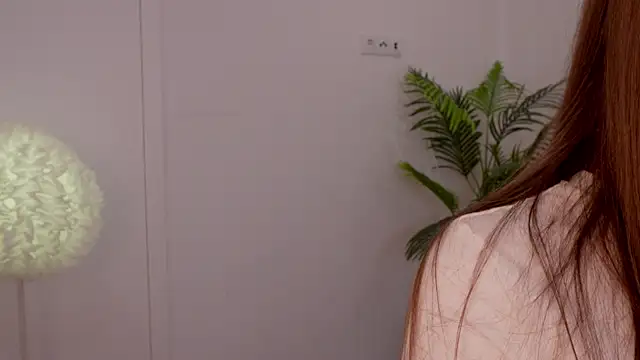 Lilly Colins online show from 1, 2, 2025