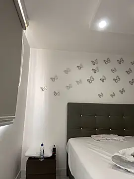 AntonellaAlondra4 online show from 10, 1, 2025