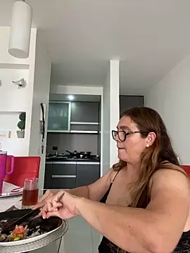 AntonellaAlondra4 online show from 13, 1, 2025