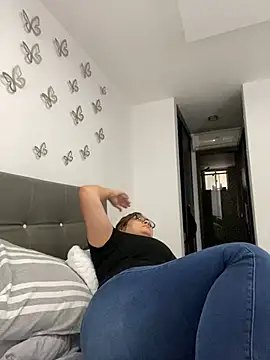 AntonellaAlondra4 online show from 18, 2, 2025