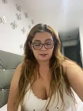 AntonellaAlondra4 online show from 1, 3, 2025