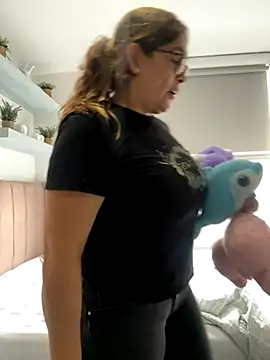 AntonellaAlondra4 online show from 27, 10, 2025