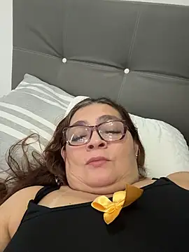 AntonellaAlondra4 online show from 13, 4, 2026