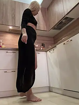 AdeleRoberts online show from 5, 2, 2025