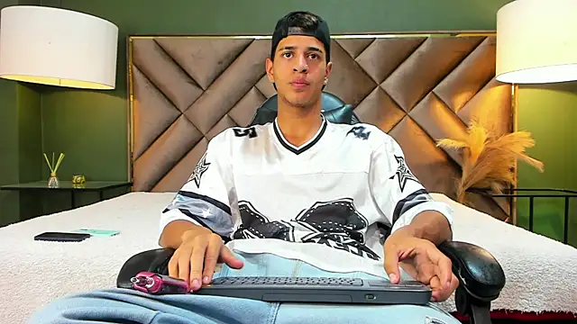 Snapshot of Tyler_Rodriguez chatting on 9, 10, 2025 Tyler Rodriguez online show from 9, 10, 2025