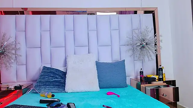 Snapshot of LiliFox18 chatting on 19, 12, 2024 LiliFox18 online show from 19, 12, 2024