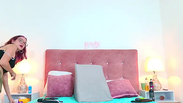 Snapshot of LiliFox18 chatting on 28, 12, 2024 LiliFox18 online show from 28, 12, 2024