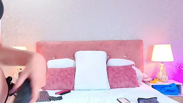 Snapshot of LiliFox18 chatting on 7, 2, 2025 LiliFox18 online show from 7, 2, 2025