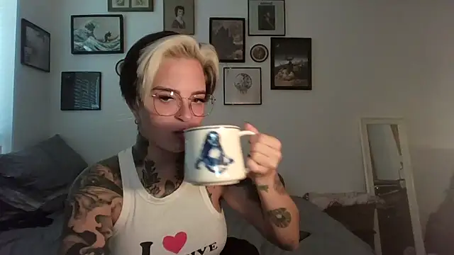 Snapshot of Alexandersonxo chatting on 5, 10, 2025 Alexandersonxo online show from 5, 10, 2025