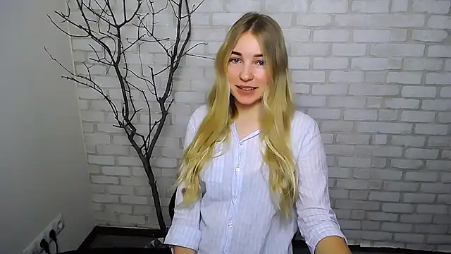 Queen ofLove online show from 4, 1, 2025