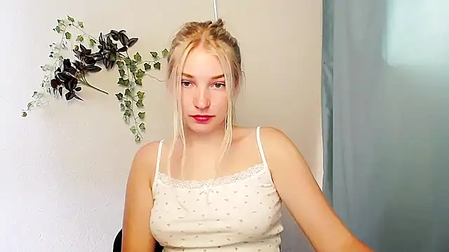 Snapshot of Queen_ofLove chatting on 14, 6, 2026 Queen ofLove online show from 14, 6, 2026