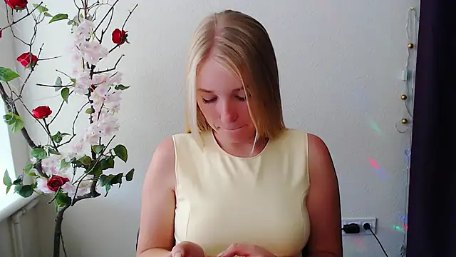 Snapshot of Queen_ofLove chatting on 20, 6, 2026 Queen ofLove online show from 20, 6, 2026