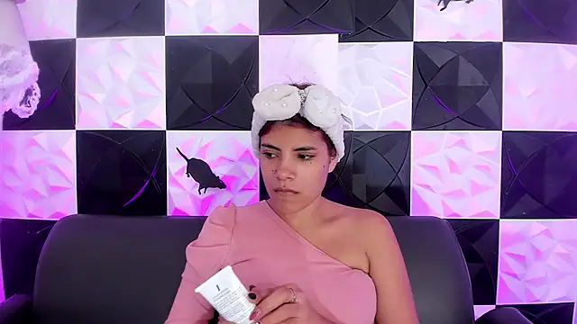 Snapshot of AfroditaMoore chatting on 30, 10, 2025 AfroditaMoore online show from 30, 10, 2025