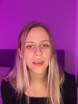 lunawolf21 online show from 8, 12, 2024