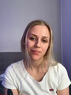 lunawolf21 online show from 19, 2, 2025