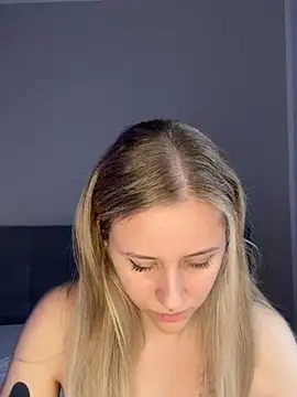 lunawolf21 online show from 27, 2, 2025