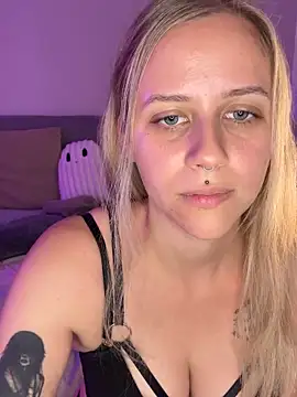 lunawolf21 online show from 5, 10, 2025