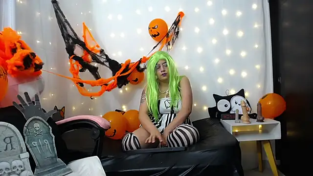 Snapshot of Niuk_mei chatting on 28, 10, 2025 Niuk mei online show from 28, 10, 2025