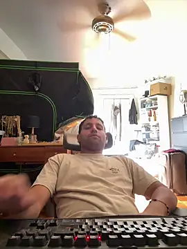 Snapshot of TacosSenpai chatting on 6, 10, 2025 TacosSenpai online show from 6, 10, 2025