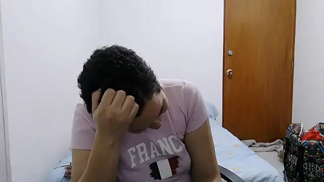 Snapshot of luxandracon23 chatting on 4, 2, 2026 luxandracon23 online show from 4, 2, 2026