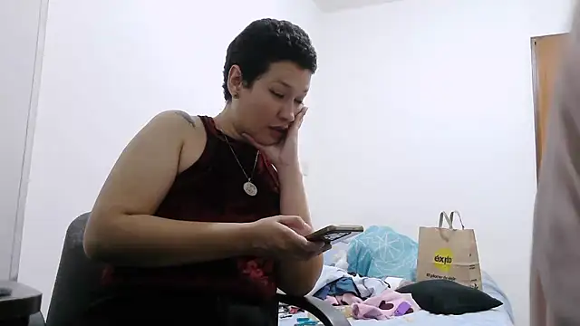 Snapshot of luxandracon23 chatting on 7, 2, 2026 luxandracon23 online show from 7, 2, 2026