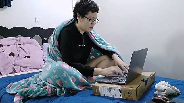 Snapshot of luxandracon23 chatting on 25, 3, 2026 luxandracon23 online show from 25, 3, 2026