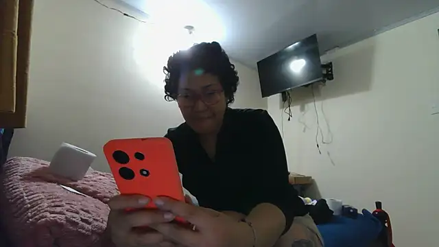 Snapshot of luxandracon23 chatting on 30, 5, 2026 luxandracon23 online show from 30, 5, 2026