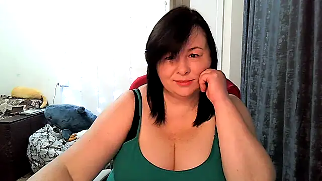 EmiliaLooo online show from 12, 1, 2026