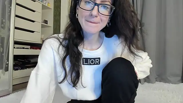 Baby Jewel online show from 15, 10, 2025