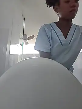 Snapshot of AriLennox_ chatting on 4, 3, 2026 AriLennox online show from 4, 3, 2026