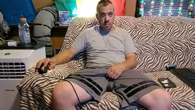 Snapshot of ScubaStevex chatting on 9, 7, 2026 ScubaStevex online show from 9, 7, 2026