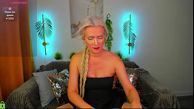 Luna  Lewis online show from 11, 11, 2025