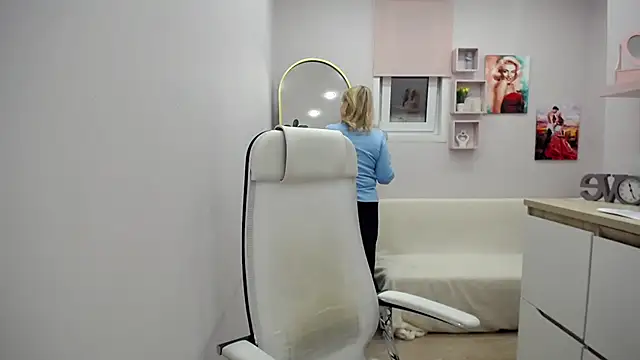 Milla Cutie18 online show from 29, 4, 2026