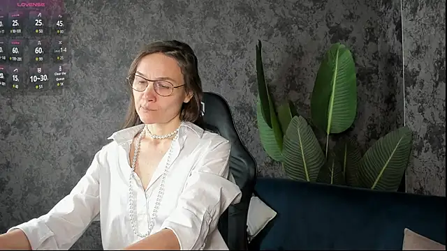 Lillian White online show from 11, 11, 2025