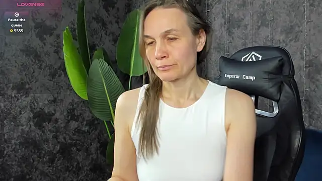 Lillian White online show from 7, 4, 2026