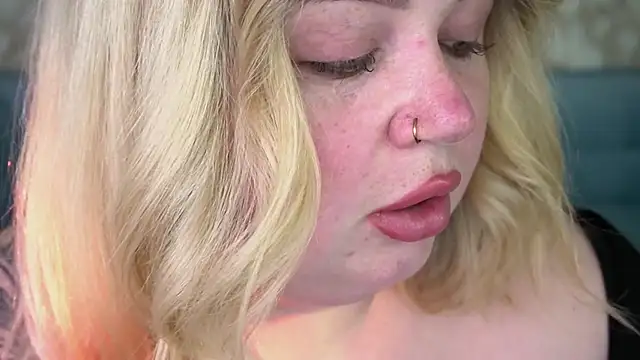 ZaraReignn online show from 15, 4, 2026