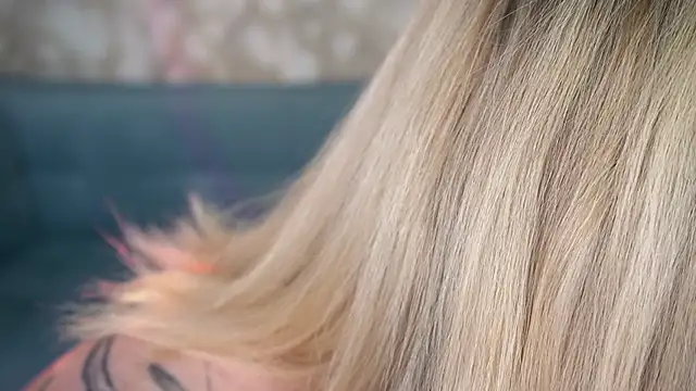 ZaraReignn online show from 15, 4, 2026