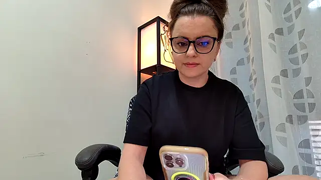 Eelleen online show from 9, 6, 2026